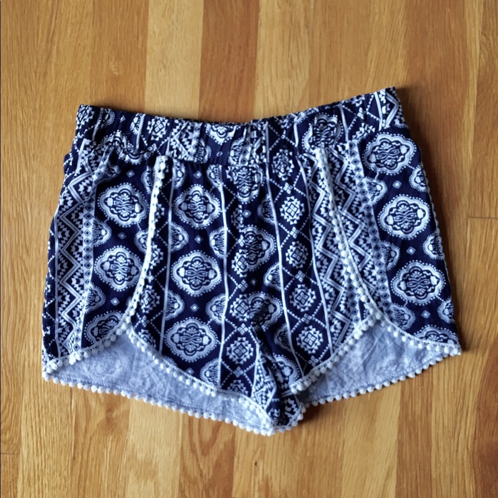 B/W Tribal Print Shorts with Pom Pom Trim Sz S